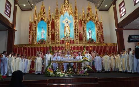 Giáo xứ Thánh Thể đón cha tân chính xứ