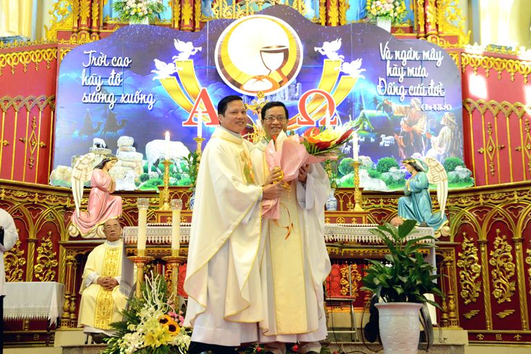 Giáo xứ Thánh Danh đón cha xứ mới