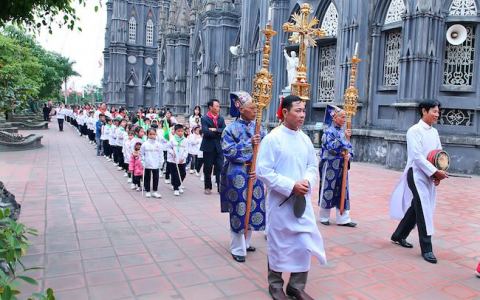 Hưng Nghĩa: Sinh nhật 100 tuổi, 10 năm lên Đền thánh