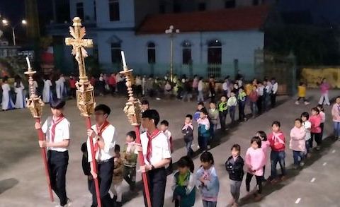 Giáo lý viên Tang Điền mừng quan thầy