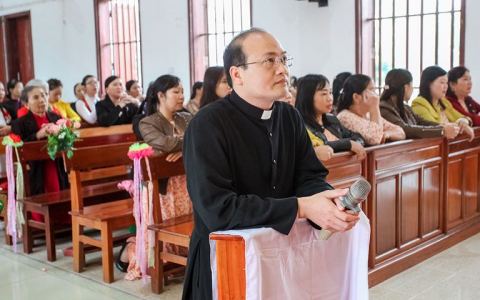 Giáo xứ Rạng Đông đón cha xứ mới