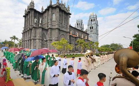 Giáo xứ Thuận Thành chầu lượt