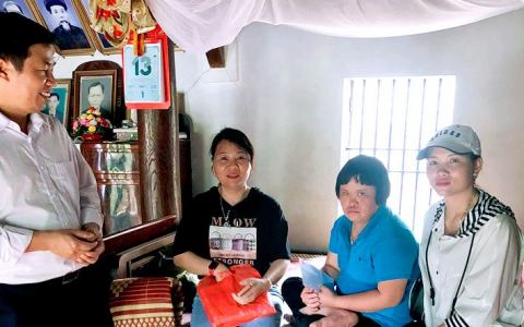 Kiên Lao: Thăm và tặng quà các bệnh nhân