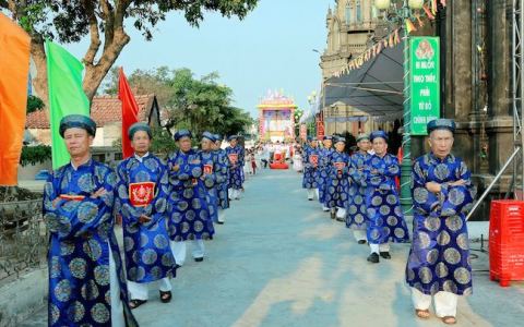 Gx. Trại Đáy cung nghinh Thánh Thể