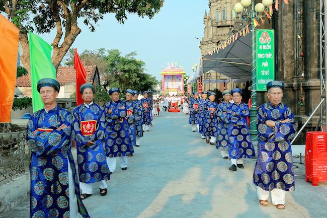 Gx. Trại Đáy cung nghinh Thánh Thể