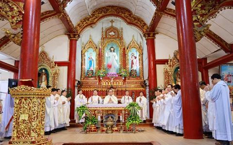 Quý cha lớp ĐCV Thánh Giuse Hà Nội họp mặt