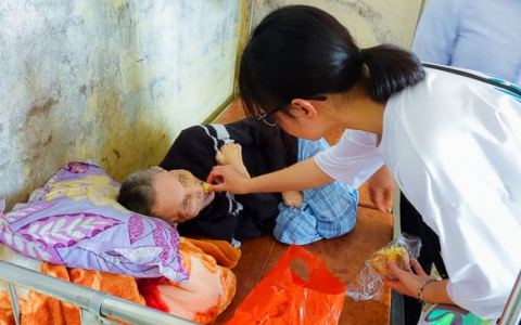 Huynh – Dự Trưởng Nam Hoà thăm trại phong