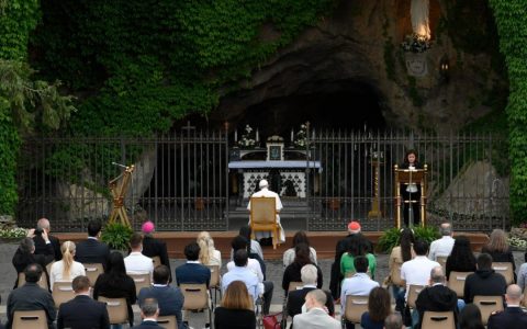 Hiệp hội nữ tại Vatican lần chuỗi chống dịch
