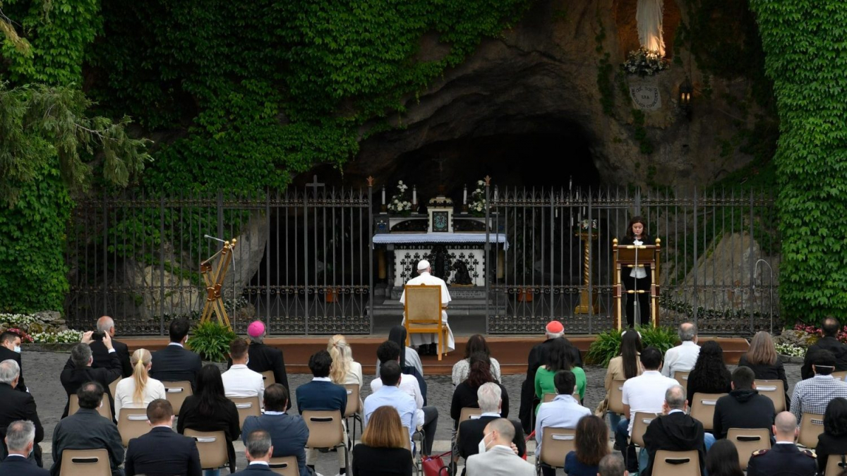 00 00 lourdes du vatican
