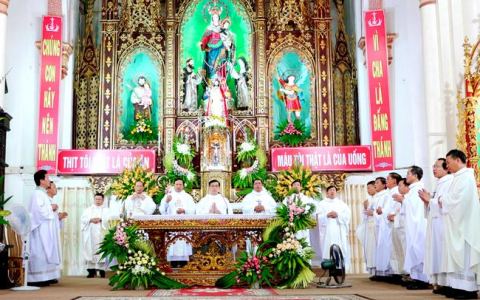 Giáo xứ Tứ Trùng: Thánh lễ chính tiệc tuần chầu