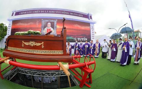 Thánh lễ an táng Cha Giuse Trần Quang Tuyến