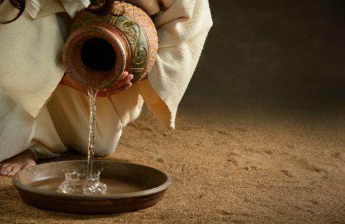 Ai nâng mình lên sẽ bị hạ xuống...