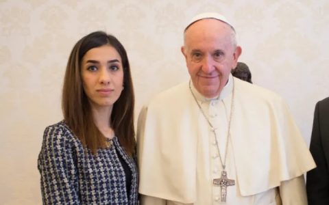 ĐTC Phan-xi-cô gặp gỡ cô Nadia Murad