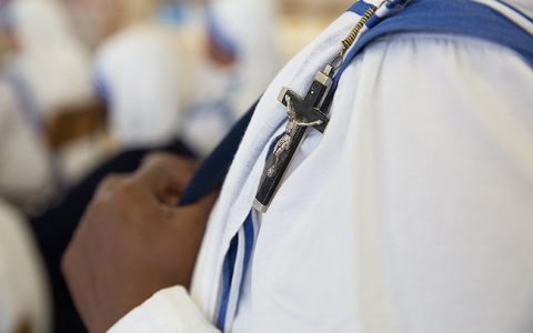 Các nữ tu Dòng Thừa sai Bác Ái và 14 trẻ em khuyết tật từ Kabul đã đến sân bay Rome