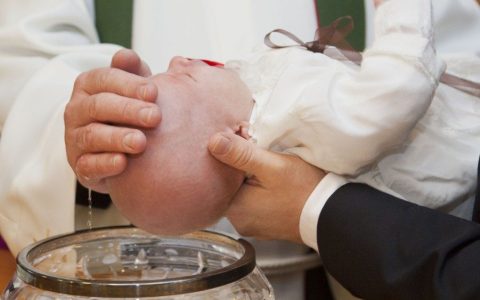BGLĐT: Cử hành Bí tích Rửa tội được sửa đổi tùy tiện…