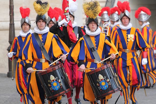 swiss guards 2 at the commemoration of the fallen with conferment in the protomartyrs square on may 6 2015 credit bohumil petrik cna 5 6 15