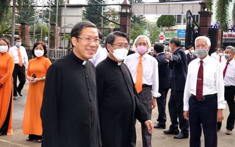 Xuân Lộc hoán đổi quý cha quản hạt