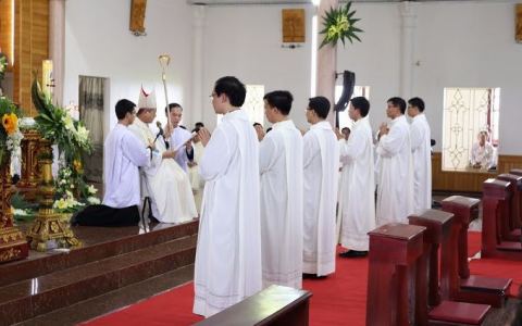 Thánh lễ phong chức Phó tế cho 15 chủng sinh