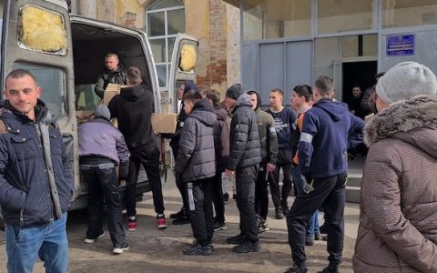 Các sơ Đaminh ở lại Ukraine để giúp người tị nạn