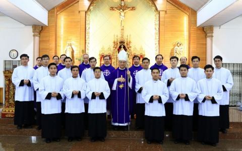 Thánh lễ trao tu phục