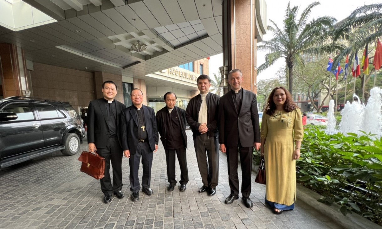 thu truong ngoai giao toa thanh vatican den viet nam 12019193