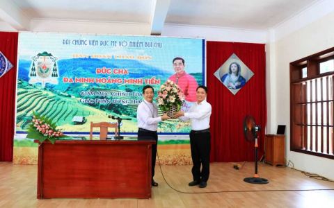 Đức cha Hưng Hoá thăm ĐCV. Bùi Chu