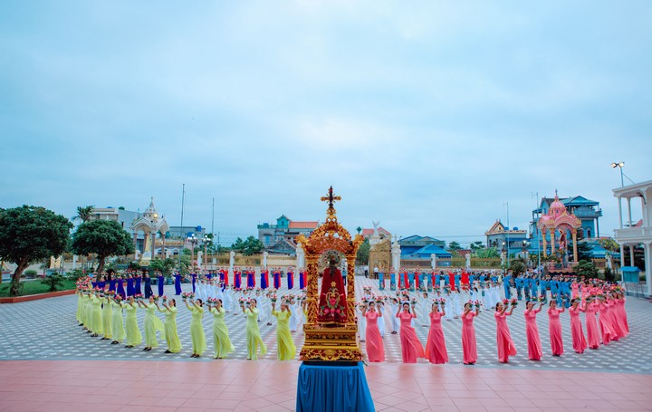 dinh hai dang hoa kinh duc me 2022 04