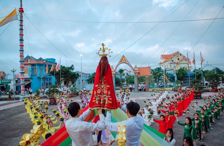 giao xu lac nam dang hoa kinh duc me 08 05 2022 02