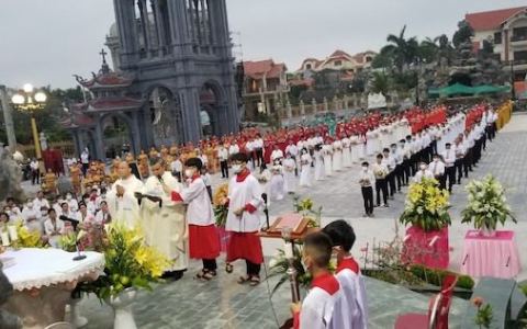 Gx. Thịnh Long làm phép đài Mẹ La Vang