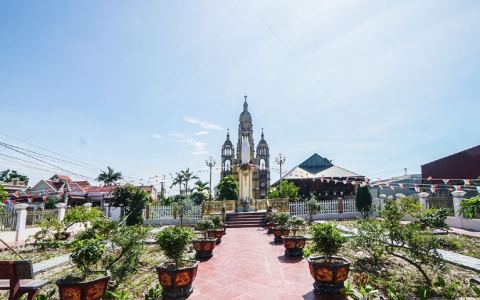 Diêm Điền mừng thánh đài thánh Têrêsa