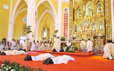 Hình ảnh ngày lễ phong chức linh mục