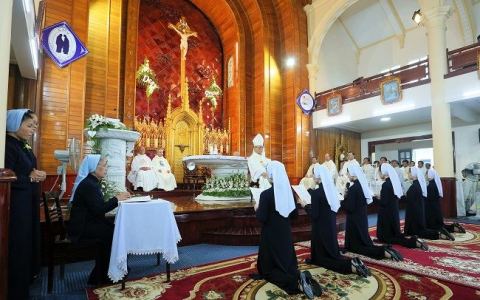 Mừng Mẹ Thăm Viếng và hồng ân Thánh Hiến