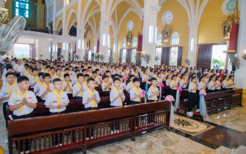 Kiên Lao: 204 thiếu nhi nhận bí tích Thêm sức
