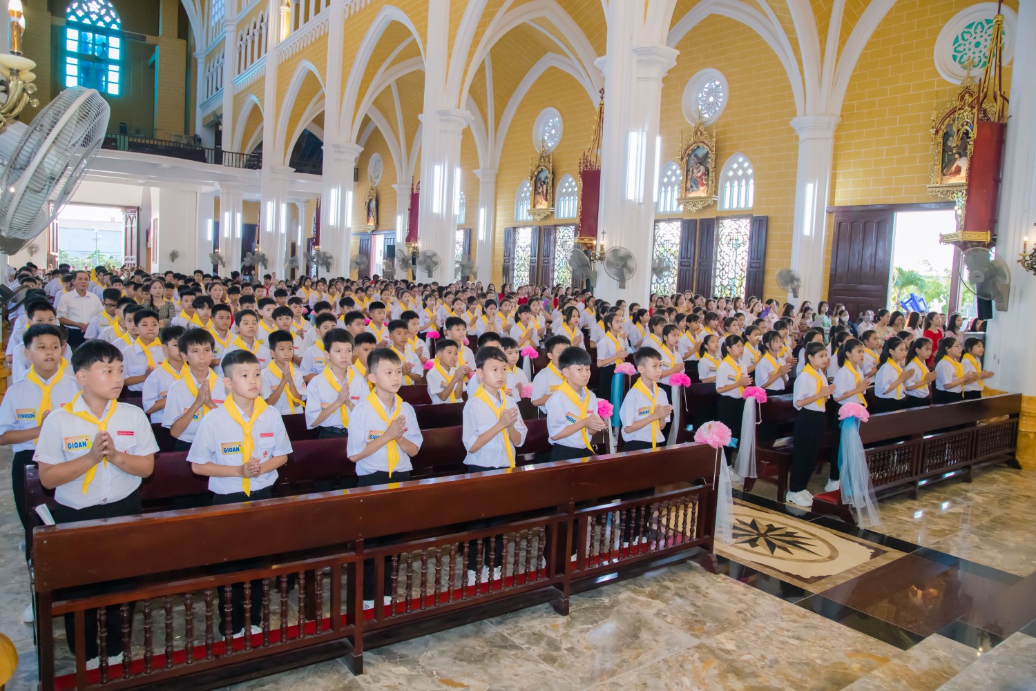 Kiên Lao: 204 thiếu nhi nhận bí tích Thêm sức