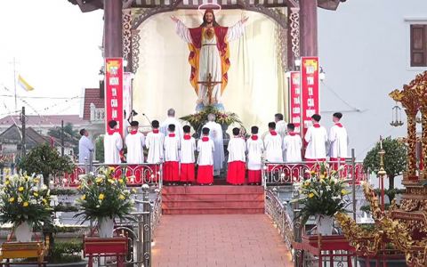 Phù Sa, thánh lễ khai mạc tuần chầu