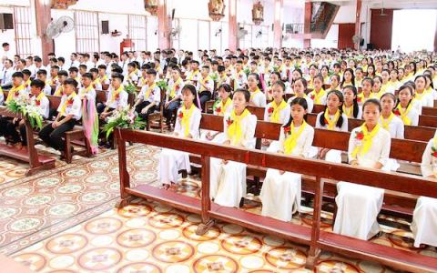 Quần Cống: 175 thiếu nhi nhận bí tích Thêm sức