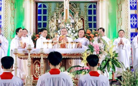 Gh. Đức Bà, Kiên Lao: Tấm lòng thành dâng Mẹ