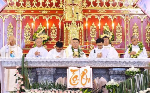 Cha mới Laurenso Hưởng dâng lễ tạ ơn