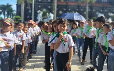 Thiếu nhi giáo xứ Tây Cát bước vào năm học mới