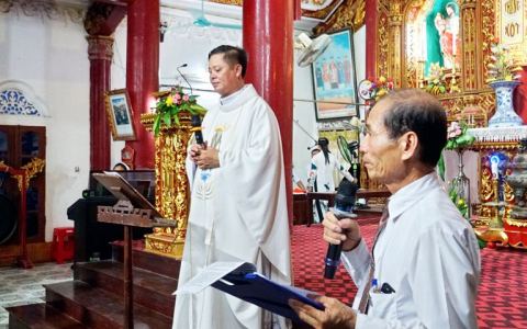 Gia Đình Tận Hiến Gx. Liên Thuỷ mừng bổn mạng