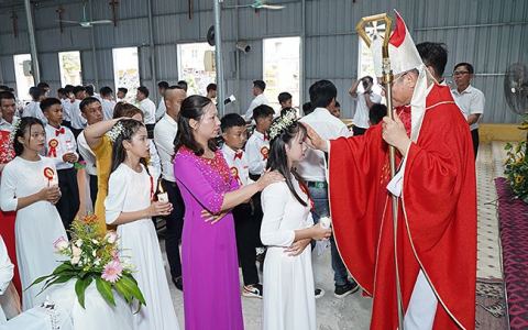 Gx. Chính tòa: 83 em chịu phép Thêm sức