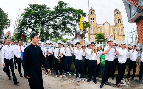 Gx. Hoành Đông đón Cha xứ mới