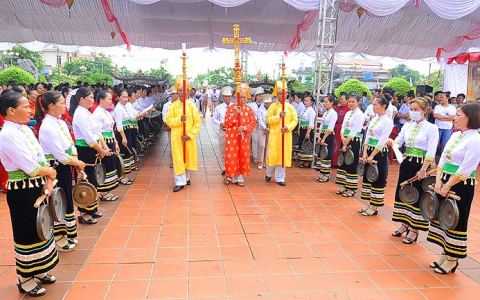 Ấp Lũ đón mừng cha xứ Vinhsơn Nguyễn Văn Hiến