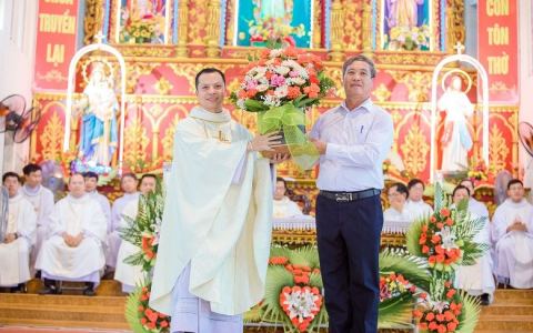 Phương Lạc: Thánh lễ nhận chức tân chánh xứ