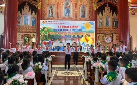 Trung Lao khai giảng năm học giáo lý mới