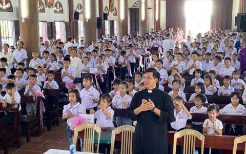 Thiếu nhi G.x Tích Tín bước vào năm học mới