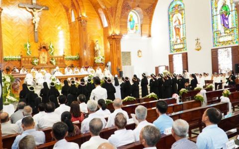 Hồng Ân Thánh Hiến: Niềm vui bốn trong một