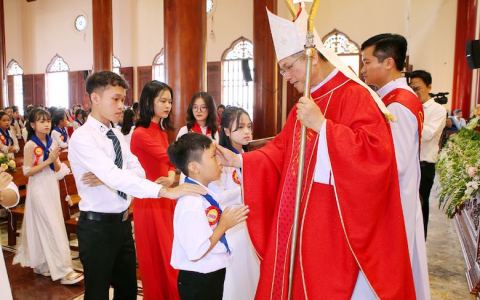 Gx. Trung Lao: Mừng công & nhận Bí tích Thêm sức