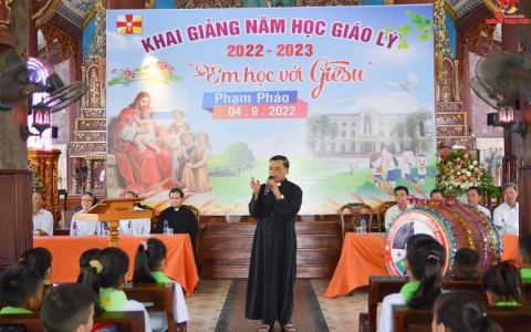Phạm Pháo khai giảng năm học giáo lý mới