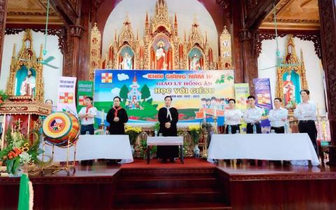 Giáo xứ Thanh Thuỷ khai giảng năm học giáo lý